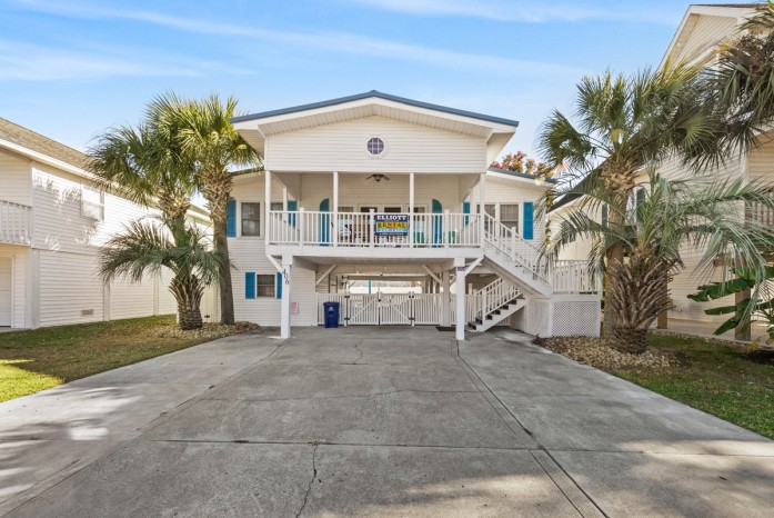 Seaside Escape, Luxury Cherry Grove 2nd Row House, Pool, Hot Tub